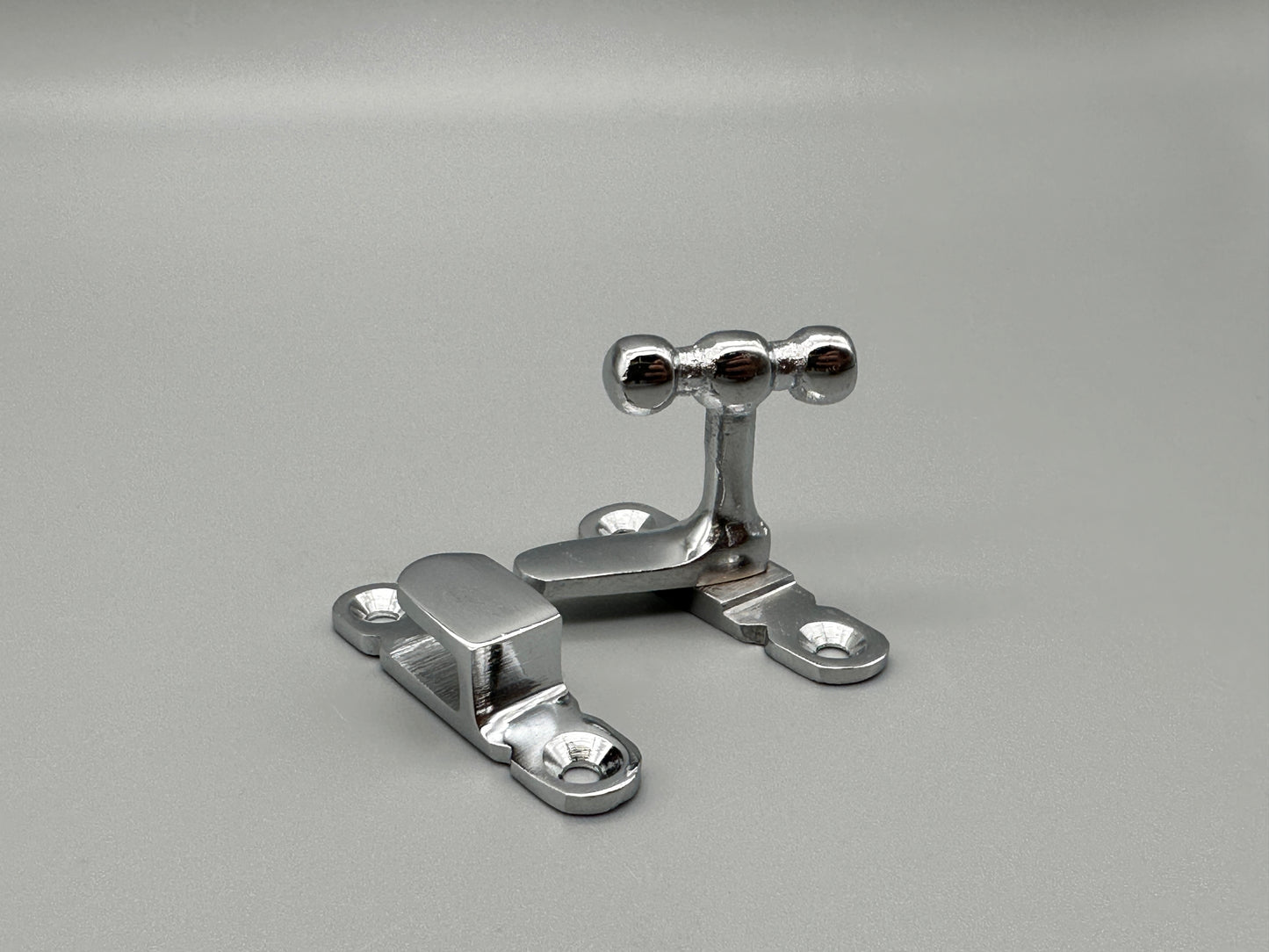 Solid Chrome Display Showcase Catch - 40mm