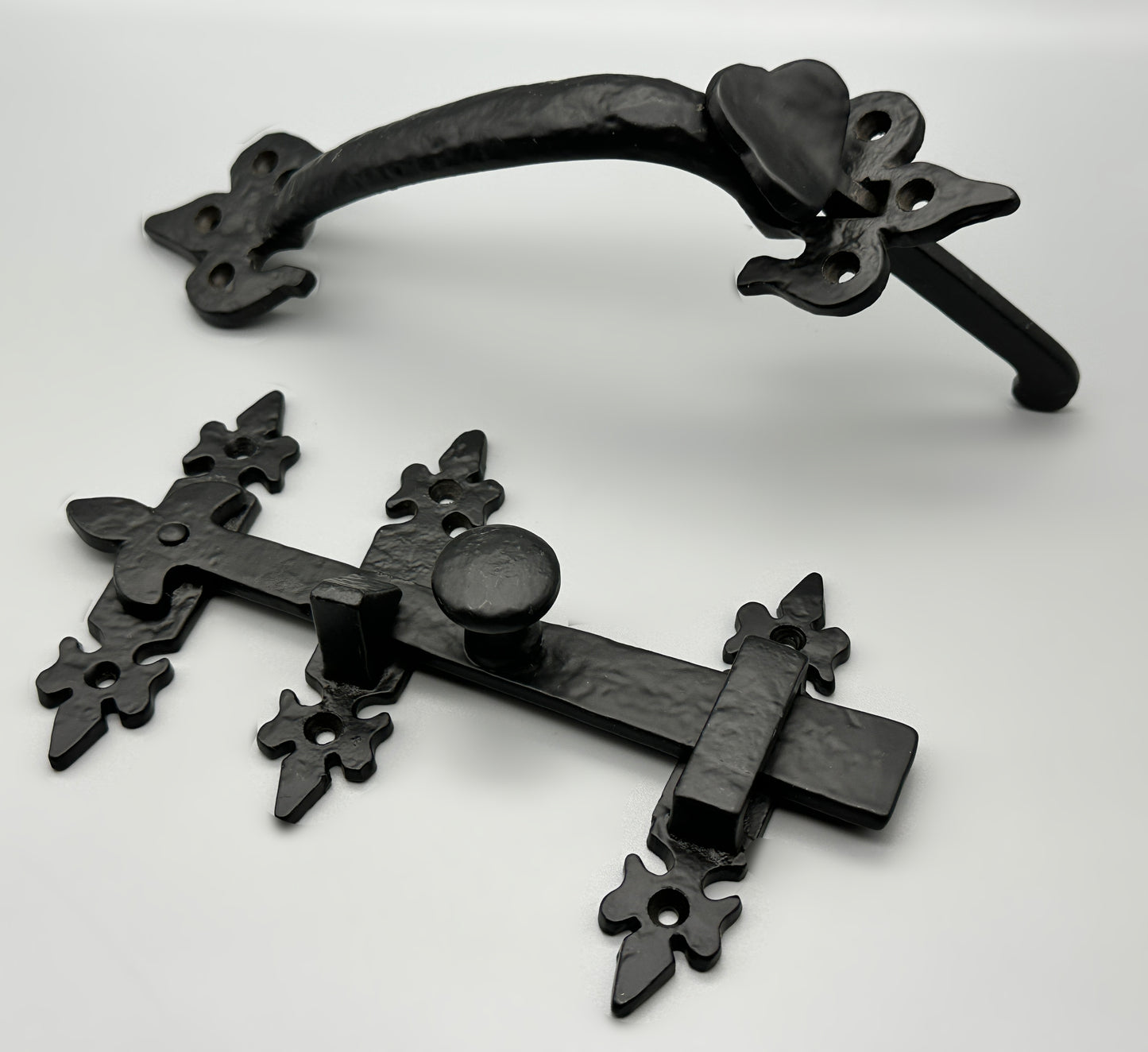 Antique Black Thumb Latch - Forged Suffolk Fleur-de-Lys Black Antique Style Latch Set - 200mm