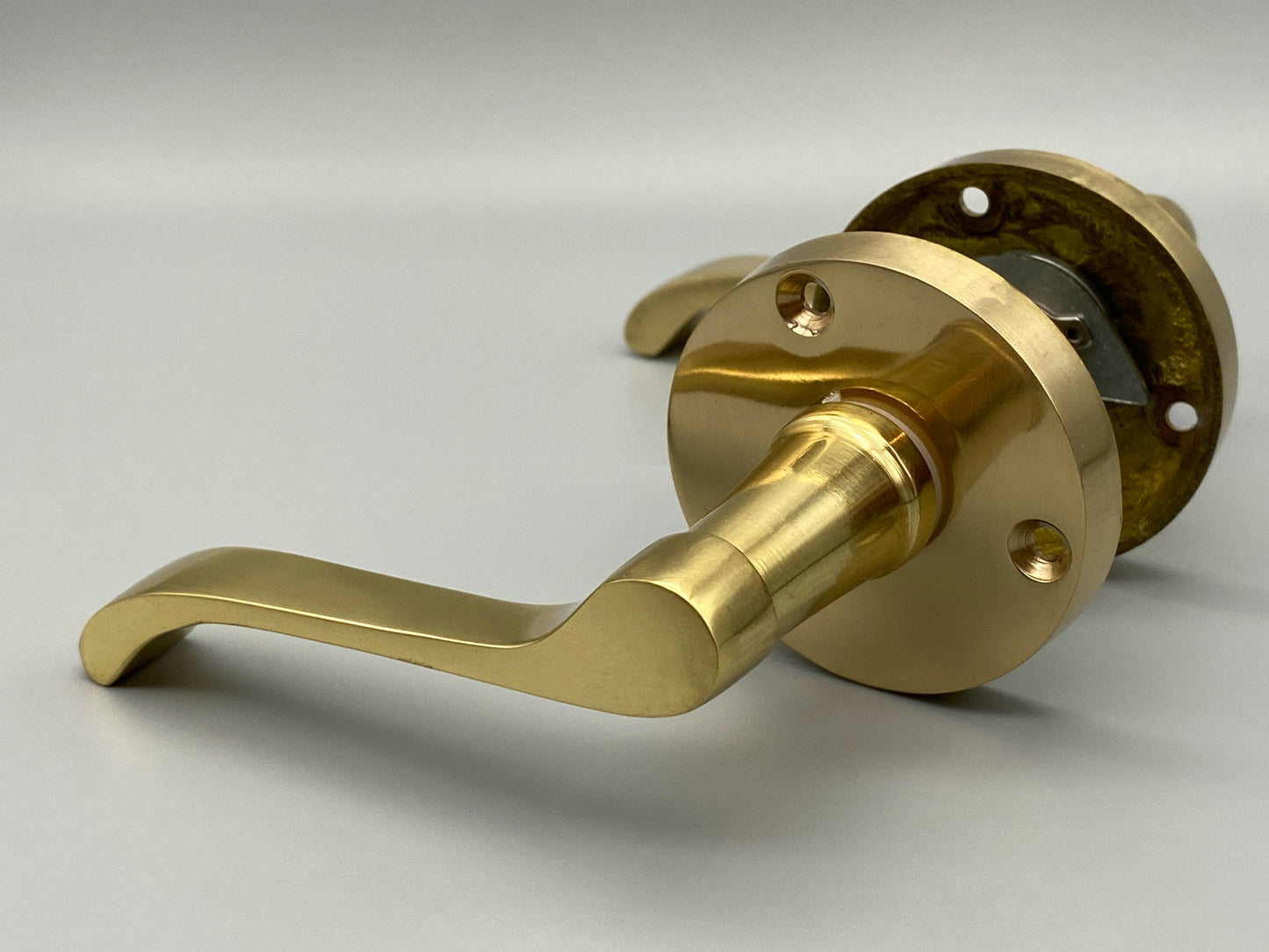 Solid Brass Victorian Lever On Rose - Latch Scroll Round Plate Handles - 60mm