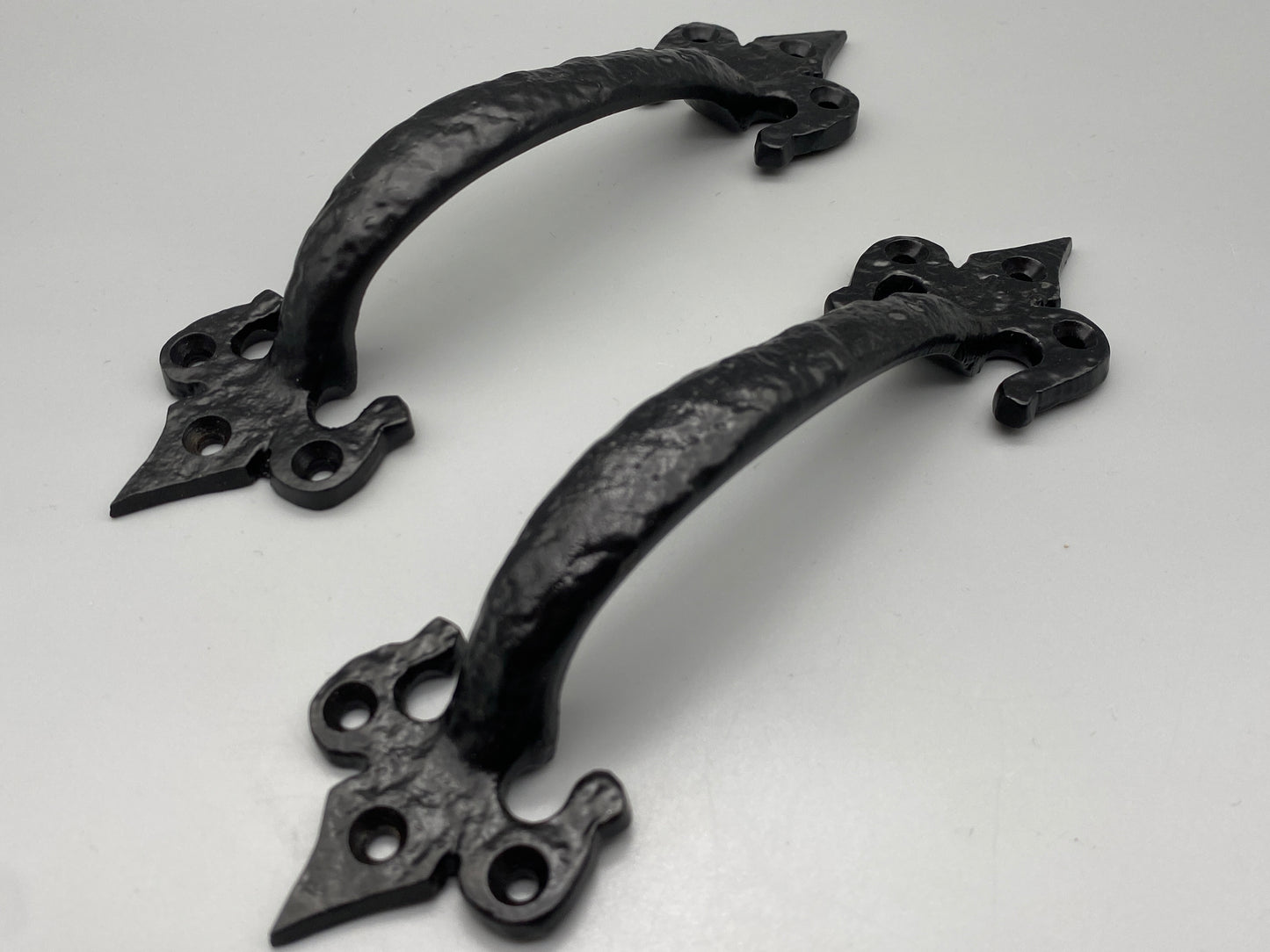 Forged Black Fleur-De-Lys Handle - Front Fix - 177mm