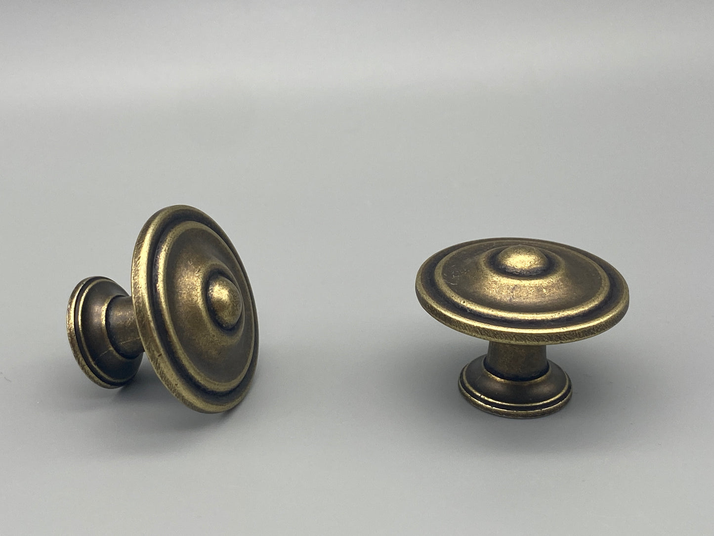 Antique Style Knobs - Antiqued Brass Finish - 35mm Diameter - Pack of 1