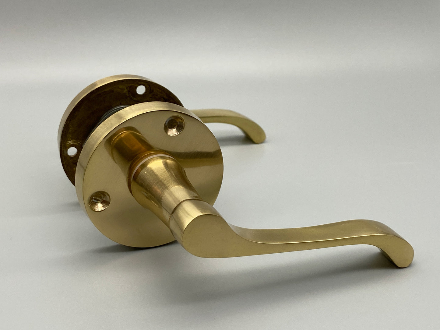 Solid Brass Victorian Lever On Rose - Latch Scroll Round Plate Handles - 60mm