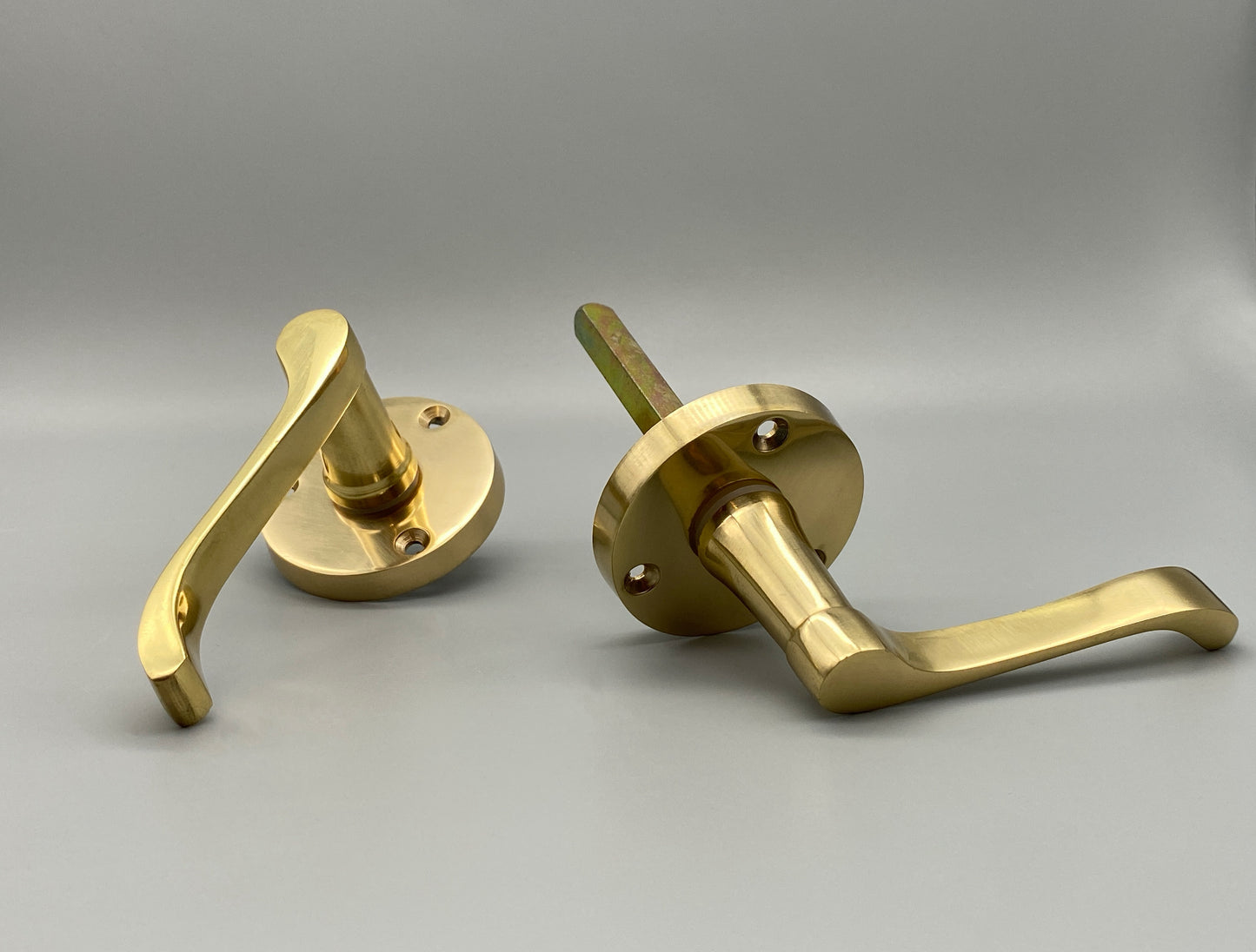 Solid Brass Victorian Lever On Rose - Latch Scroll Round Plate Handles - 60mm