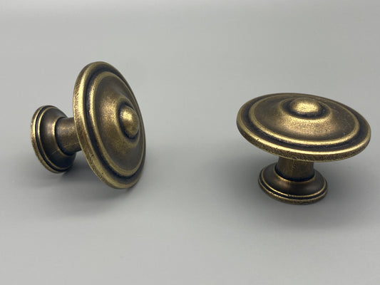 Antique Style Knobs - Antiqued Brass Finish - 35mm Diameter - Pack of 1