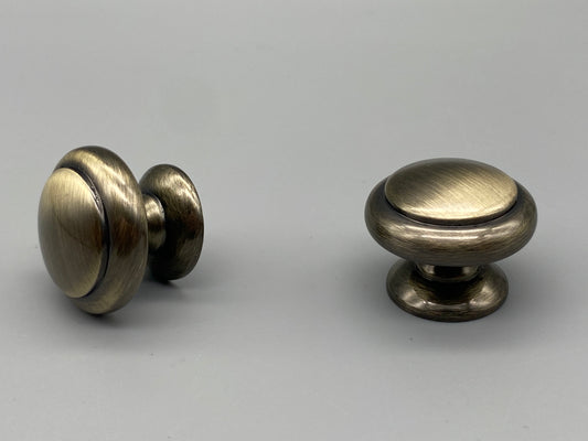 Antique Style Knobs - Antiqued Brass Finish 30mm Diameter - Pack of 1